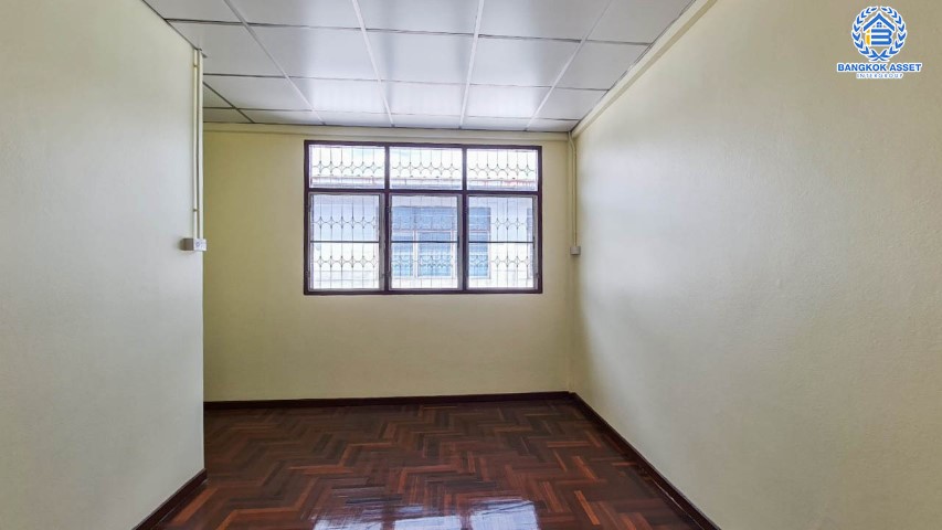 *****ทาวน์เฮ้าส์มือสอง เมืองนนทบุรี ม.พระปิ่น3 กาญจนาภิเษก บ้านพร้อมอยู่ ทำเลดี บนเนื้อที่ 17 ตร.ว. ฟังก์ชัน 2 ห้องนอน 2 ห้องน้ำ 1 ที่จอดรถ บ้านสภาพเยี่ยม รีโนเวทใหม่พร้อมลากกระเป๋าเข้าอยู่ได้ทันทีเชื่อมต่อถนนกาญจนาภิเษก และถนนรัตนาธิเบศร์ ใกล้เซ็นทรัลเวสต์เกต และรถไฟฟ้าสายสีม่วง "สถานีตลาดบางใหญ่" จองเลย!